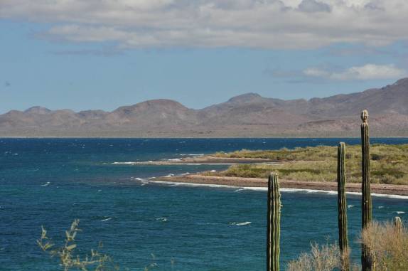 Litoral entre Loreto e Mulegé, no Mar de Cortez, na baja California - México